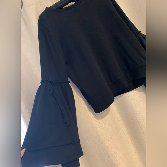 🚨Blk Bell Sleeve Sweatshirt - Picture 2 of 2